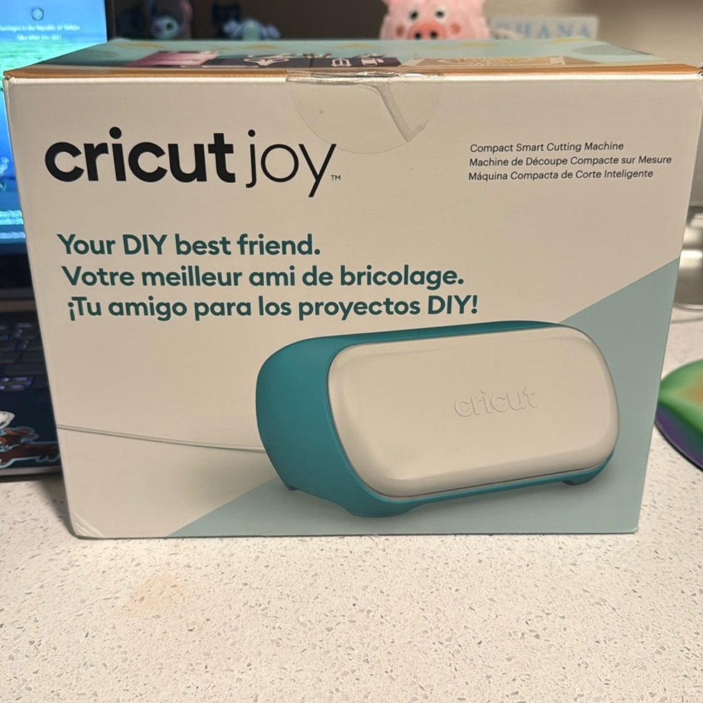 Cricut Joy (new in box) with accessories